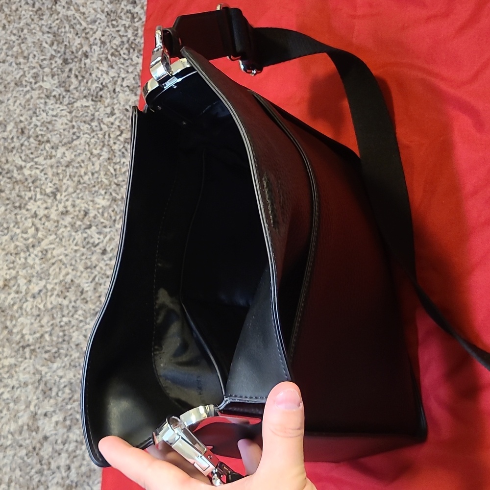 Calvin Klein Fay Large Crossbody Bag In Black Leather - Picture 9 of 9